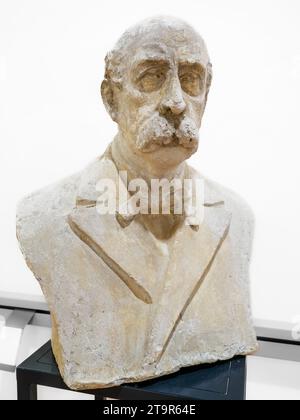 Busto di Francesco Crispi (1818 – 1901) è stato un patriota e statista italiano. Fu tra i principali protagonisti del Risorgimento e uno degli architetti dell'unificazione italiana nel 1860. Crispi è stato primo ministro d'Italia per sei anni, dal 1887 al 1891, e di nuovo dal 1893 al 1896 - Museo risorgimentale garibaldino Giacomo Giustolisi - Marsala, Sicilia, Italia Foto Stock