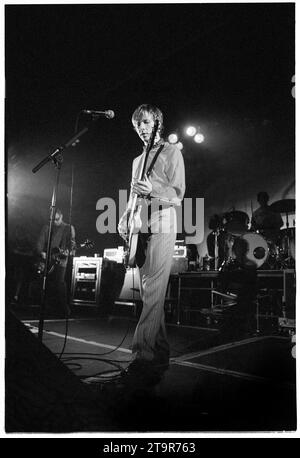 BECK, CANTANTE, 1997: Beck suona un concerto unico alla Cardiff University per pubblicizzare l'album Odelay il 3 marzo 1997. La star ha suonato solo due date nel Regno Unito durante questa visita. Il concerto ha caratterizzato un'incredibile battaglia con Beck alla chitarra e un campione di Scratch DJ che manipola un accordo di chitarra sui ponti. Foto: Rob Watkins Foto Stock