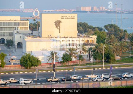 Vista esterna del Qatar National Theatre dal Bidda Park Doha Corniche Foto Stock