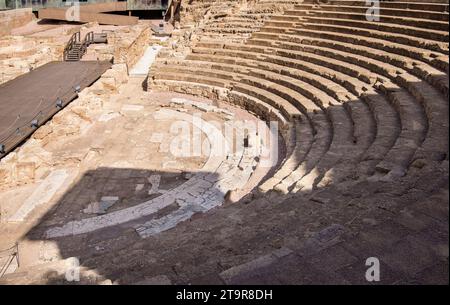 l'anfiteatro romano nel vecchio palazzo e fortezza di alcazaba a malaga, andalusia, spagna Foto Stock