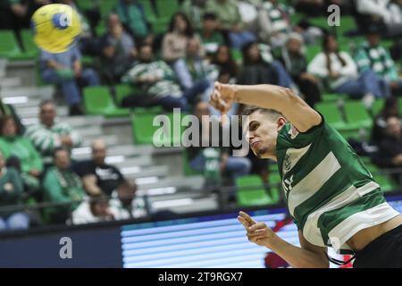 Lisbona, 11/25/2023 - lo Sporting Clube de Portugal ha ospitato ABC questo pomeriggio al Pavilhao João Rocha di Lisbona, in una partita che conta per il Campionato Nazionale di pallamano 2023/24. Kiko (Pedro Rocha / immagini globali) Foto Stock