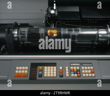 Barcellona- Spagna- circa 1987. Immagine archiviata. Fotografia analogica di uno scanner a tamburo modello Crosfield Magnascan non più mannufacto. Foto Stock