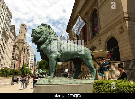 Chicago, USA - 5 giugno 2018: Facciata scultorea del Lion dell'Art Institute of Chicago. Foto Stock