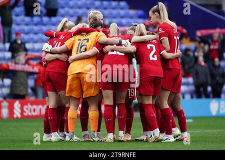 Liverpool FC contro Brighton FC Barclays Women's Super League PRENTON PARK TRANMERE INGHILTERRA 26 2023 NOVEMBRE Liverpool Team huddle durante la partita di Super League femminile Barclays tra Liverpool FC e Brighton FC al Prenton Park Tranmere il 26 novembre 2023 a Birkenhead, Inghilterra. (Foto Alan Edwards per F2images) Foto Stock