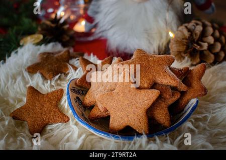 Biscotti al pan di zenzero di Natale fatti in casa Foto Stock