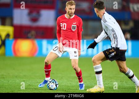 Konrad Laimer, AUT 20 gareggia per la palla, placcaggio, duello, colpo di testa, zweikampf, azione, lotta contro Kai Havertz, DFB 7 nella partita amichevole AUSTRIA - GERMANIA 2-0 Österreich - DEUTSCHLAND 2-0 preparazione per i Campionati europei 2024 Germania , stagione 2023/2024, il 21 novembre 2023 a Vienna, Austria. © Peter Schatz / Alamy Stock Photos Foto Stock