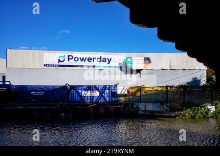 Powerday Recycling Centre, Willesden, Borough of Hammersmith & Fulham, Londra, Inghilterra, Regno Unito Foto Stock