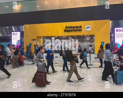 Aeroporto internazionale Guarulhos gru, San Paolo, Brasile. Ingresso all'area d'imbarco per i voli internazionali. Foto Stock