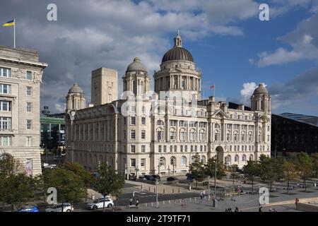 Edificio del porto di Liverpool in stile barocco edoardiano, costruito tra il 1904 e il 1907, una delle tre Grazie, sul Pier Head o sul lungomare di Liverpool, Regno Unito Foto Stock