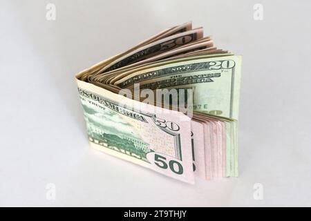 Un mucchio di banconote da dollari Foto Stock