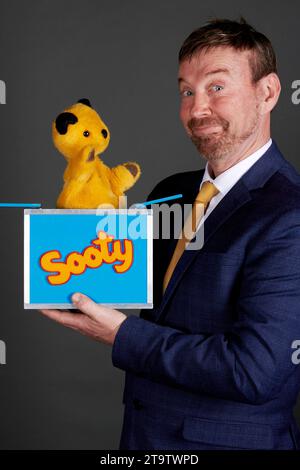 Sooty con Richard Cadell all'Oldie of the Year 2023, 23-11-23 Foto Stock