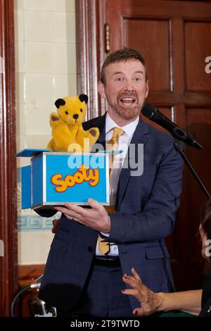 Sooty con Richard Cadell all'Oldie of the Year 2023, 23-11-23 Foto Stock