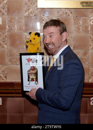 Sooty con Richard Cadell all'Oldie of the Year 2023, 23-11-23 Foto Stock