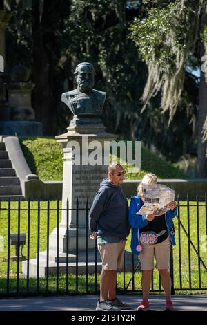 Il busto di Lafayette McLaws a Forsyth Park Savannah, Georgia Foto Stock