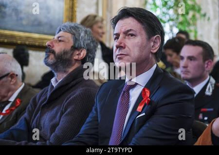 Napoli, Italia. 27 novembre 2023. Il leader politico del movimento delle cinque stelle, Giuseppe Conte nel corso del 25 novembre. Never Again, a Napoli il 27 novembre 2023 presso la sala giunta di Palazzo San Giacomo un evento organizzato dalla città di Napoli alla presenza del sindaco di napoli Gaetano Manfredi e dell'ex presidente della camera Roberto Fico&#XA;&#XA; Credit: Live Media Publishing Group/Alamy Live News Foto Stock