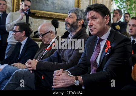 News - Giuseppe Conte al comune di Napoli il leader politico del movimento delle cinque stelle, Giuseppe Conte nel corso del 25 novembre. Mai più, a Napoli il 27 novembre 2023 presso la sala giunta di Palazzo San Giacomo un evento organizzato dalla città di Napoli alla presenza del sindaco di napoli Gaetano Manfredi e dell'ex presidente della camera Roberto Fico& XA& XA Napoli Italia Copyright: XAntonioxBalascox/xLiveMediax LPN 1144842 credito: Imago/Alamy Live News Foto Stock