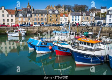 Barche da pesca nel porto di Pittenweem, nella zona est di Neuk di Fife, Scozia, Regno Unito Foto Stock