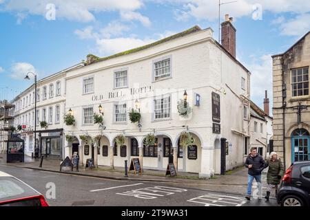 The Old Bell Hotel - 14th Century Coaching Inn - a Warminster, Wiltshire, Regno Unito il 27 novembre 2023 Foto Stock