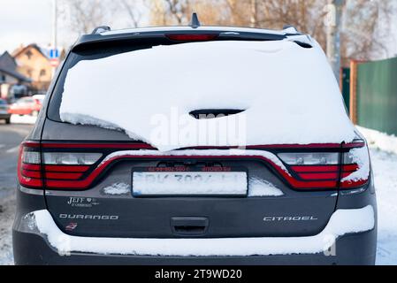 Kiev, Ucraina. 27 novembre 2023. Vista ravvicinata sul retro di Car Dodge Durango. Foto Stock