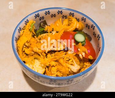 creazione di compost utile per tenere i residui di cibo della cucina fuori dalla discarica Foto Stock