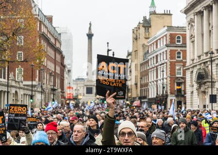 Agire contro l'odio prima che sia troppo tardi, marciare contro l'antisemitismo, decine di migliaia di persone protestano contro l'aumento dei crimini d'odio contro gli ebrei, Londra Foto Stock