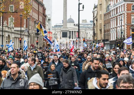Marcia contro l'antisemitismo, decine di migliaia di persone protestano contro un aumento dei crimini d'odio contro gli ebrei, Londra, Regno Unito, 26/11/2013 Foto Stock