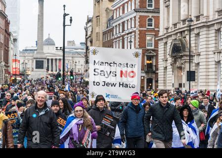 Manchester dice di no al cartello di odio ebreo, marcia contro l'antisemitismo, decine di migliaia di persone protestano contro l'aumento dei crimini di odio contro gli ebrei, Londo Foto Stock