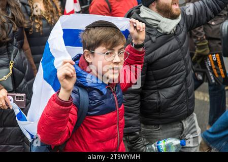 Marcia contro l'antisemitismo, decine di migliaia di persone protestano contro un aumento dei crimini d'odio contro gli ebrei, Londra, Regno Unito, 26/11/2013 Foto Stock