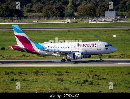 Aeroporto di Düsseldorf, aeromobili Eurowings, Airbus A319-100 all'atterraggio, Foto Stock
