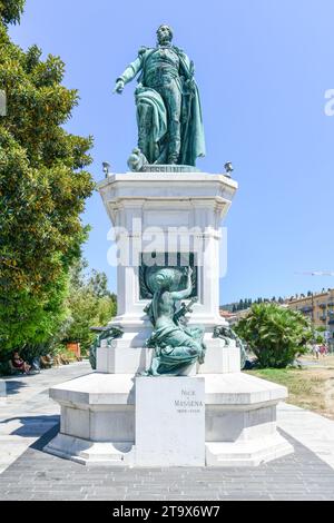 Nizza, Francia - 27 luglio 2022: Statua di Andre Massena, Maresciallo di Francia, inaugurata il 15 agosto 1869, situata sulla Promenade du Paillon. Foto Stock