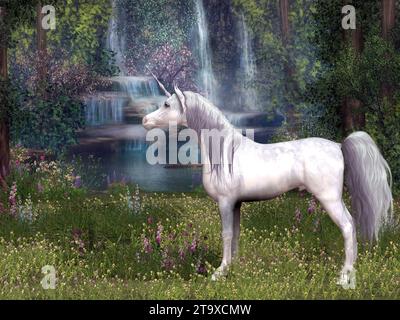 Una magica bianco stallone Unicorn sta in piedi di fronte ad un laghetto di foresta con cascate di acqua luccicanti. Foto Stock
