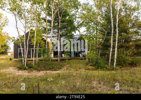 KOTI Vacation Rentals, case per vacanze vicino a Traverse City a Williamsburg, Michigan. Bungalow residenziali in campagna. Acme Township, Stati Uniti Foto Stock