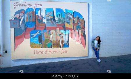 Esplora il quartiere storico di Boulder City - BOULDER CITY, USA - 31 OTTOBRE 2023 Foto Stock