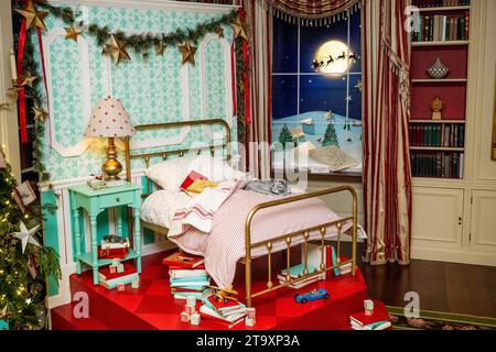 Washington, Stati Uniti. 27 novembre 2023. La Biblioteca in un'anteprima dell'arredamento delle vacanze alla Casa Bianca. Credito: SOPA Images Limited/Alamy Live News Foto Stock