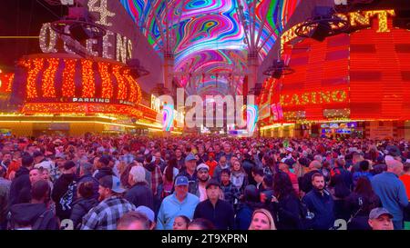 Fremont Street Experience ad Halloween a Las Vegas - LAS VEGAS, STATI UNITI - 31 OTTOBRE 2023 Foto Stock