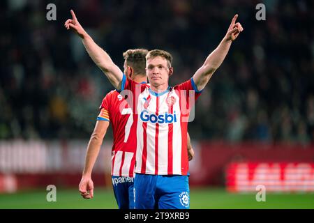 Girona, Spagna. 27 novembre 2023. Viktor Tsyhankov di Girona celebra un gol durante una partita di calcio della Liga tra Girona FC e Athletic Club Bilbao a Girona, in Spagna, il 27 novembre 2023. Crediti: Joan Gosa/Xinhua/Alamy Live News Foto Stock