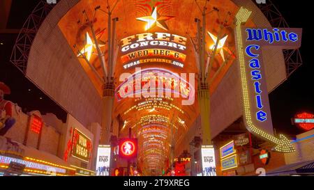 Fremont Street Experience ad Halloween a Las Vegas - LAS VEGAS, STATI UNITI - 31 OTTOBRE 2023 Foto Stock