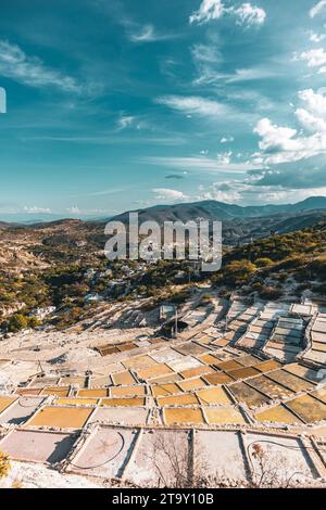 Saline, estrazione del sale, Salinas y Canteras, San Antonio Texcala, Puebla, Messico, 2022 Foto Stock