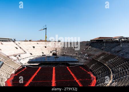 Vista dell'anfiteatro interno dell'Arena dell'Opera di Verona a Verona, Italia. Foto Stock
