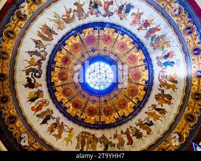 Soffitto decorato nella sala Pompeiana - Teatro massimo Vittorio Emanuele - Palermo, Italia Foto Stock