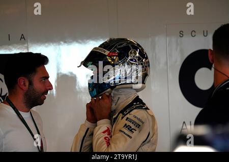 28 novembre 2023, Yas Marina Circuit, Abu Dhabi, Formula 1 Abu Dhabi test 2023, nella foto Daniel Ricciardo (AUS), Scuderia AlphaTauri Foto Stock