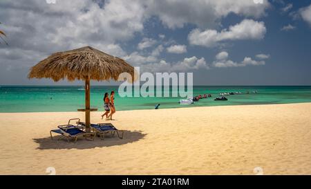 Eagle Beach, Oranjestad, Aruba - Cabanas sulla spiaggia Foto Stock