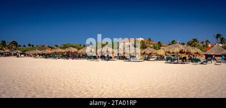 Eagle Beach, Oranjestad, Aruba - Cabanas sulla spiaggia Foto Stock