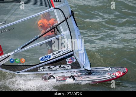 Antoine Albeau (campione del mondo francese PWA Slalom 2012 e Speed World Recordman in Windsurf), padrino del Fort Boyard Challenge 2013 che si terrà a Fouras (Francia occidentale) il 15 settembre 2013 - foto Olivier Blanchet / DPPI - Albeau proverà a Sylt (Westerland, Germania) per vincere il suo 21° titolo di campione del mondo di Slalom Foto Stock