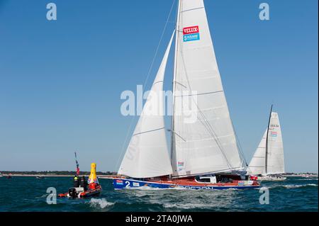 VELA - VELUX 5 OCEANS 2010 - LA ROCHELLE (FRA) - 17/10/2010 - FOTO : OLIVIER BLANCHET / DPPI - ZBIGNIEW GUTKOWSKI (ECO 60 OPERON - PLD) Foto Stock