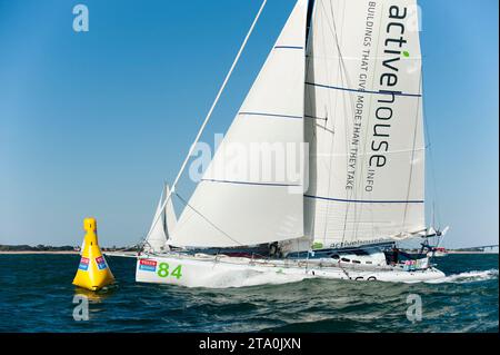 VELA - VELUX 5 OCEANS 2010 - LA ROCHELLE (FRA) - 17/10/2010 - FOTO : OLIVIER BLANCHET / DPPI - DEREK HATFIELD (ECO 60 - SPIRIT OF CANADA) Foto Stock