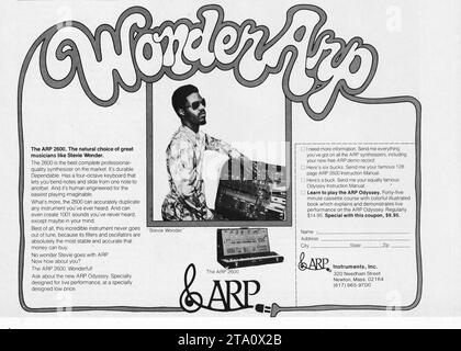 Stevie Wonder in una pubblicità dei primi anni '1970 per ARP Synthesizers. Le armi furono prodotte dagli anni '1960 agli anni '1980 Foto Stock
