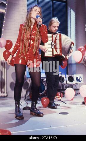 DATA RECORD NON DICHIARATA Eine undatierte Aufnahme aus dem Jahr 1993 zeigt die Auktionsshow Träume Unterm Hammer des Saarländischen Rundfunks im Jahr 1993. Im Bild: Luci van org tritt als Lucilectric auf. *** Una registrazione non datata del 1993 mostra lo spettacolo d'asta Träume Unterm Hammer di Saarländischer Rundfunk nel 1993 nella foto luci van org si esibisce come bub Lucilectric Foto Stock