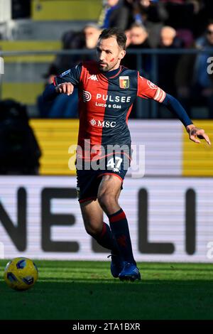 Milan Badelj del Genoa CFC in azione durante la partita di serie A tra Frosinone calcio e Genoa CFC allo stadio Benito Stirpe di Frosinone (Italia), 26 novembre 2023. Foto Stock