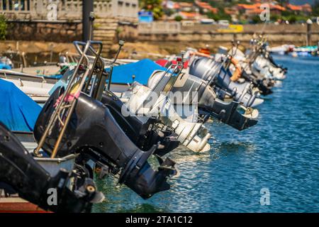 Barche con motori sull'acqua Foto Stock